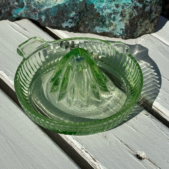 Vintage Hand Juicer Uranium Green Depression Glass - Picture 2 of 4